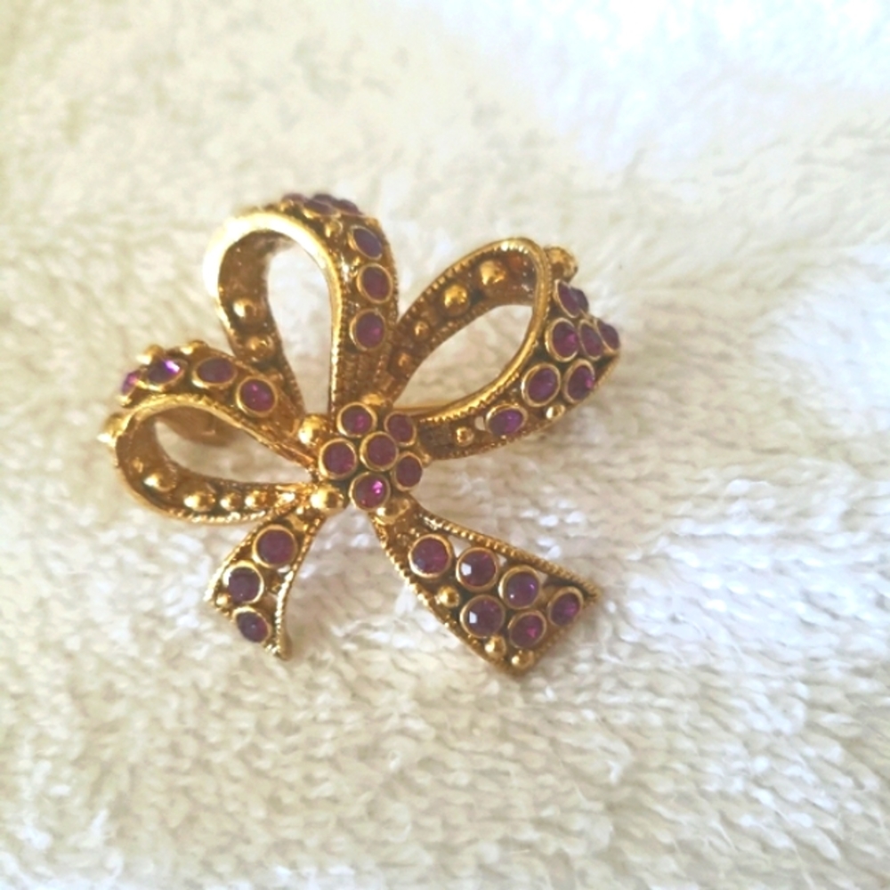Ruby bow brooch /pin